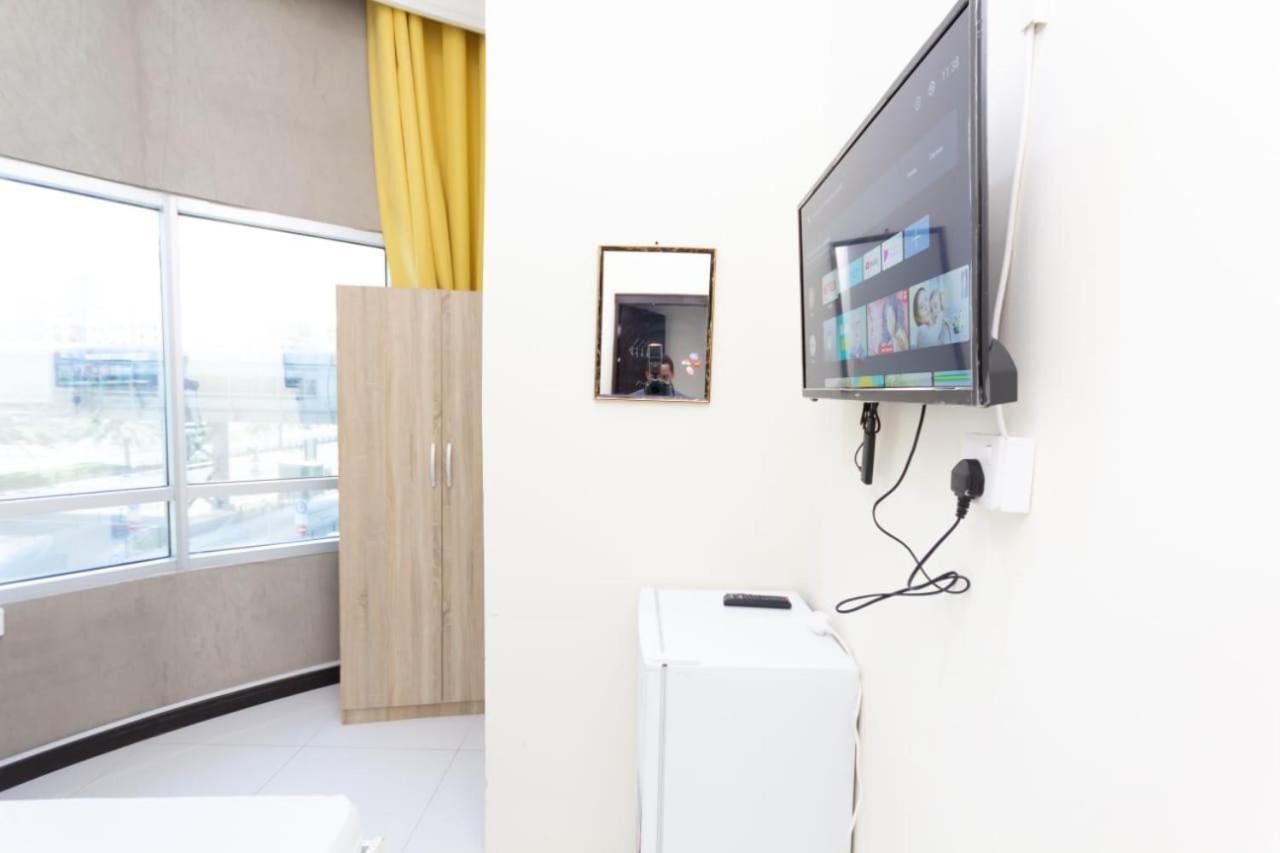 Nice Single Rooms For "Girls" Only In Dubai, Marina Dış mekan fotoğraf