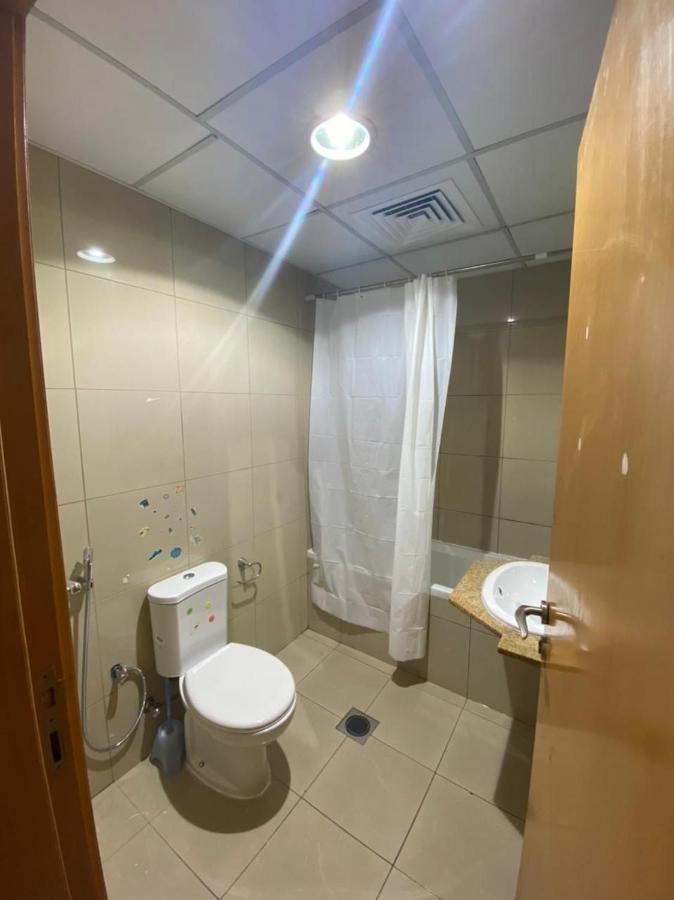Nice Single Rooms For "Girls" Only In Dubai, Marina Dış mekan fotoğraf