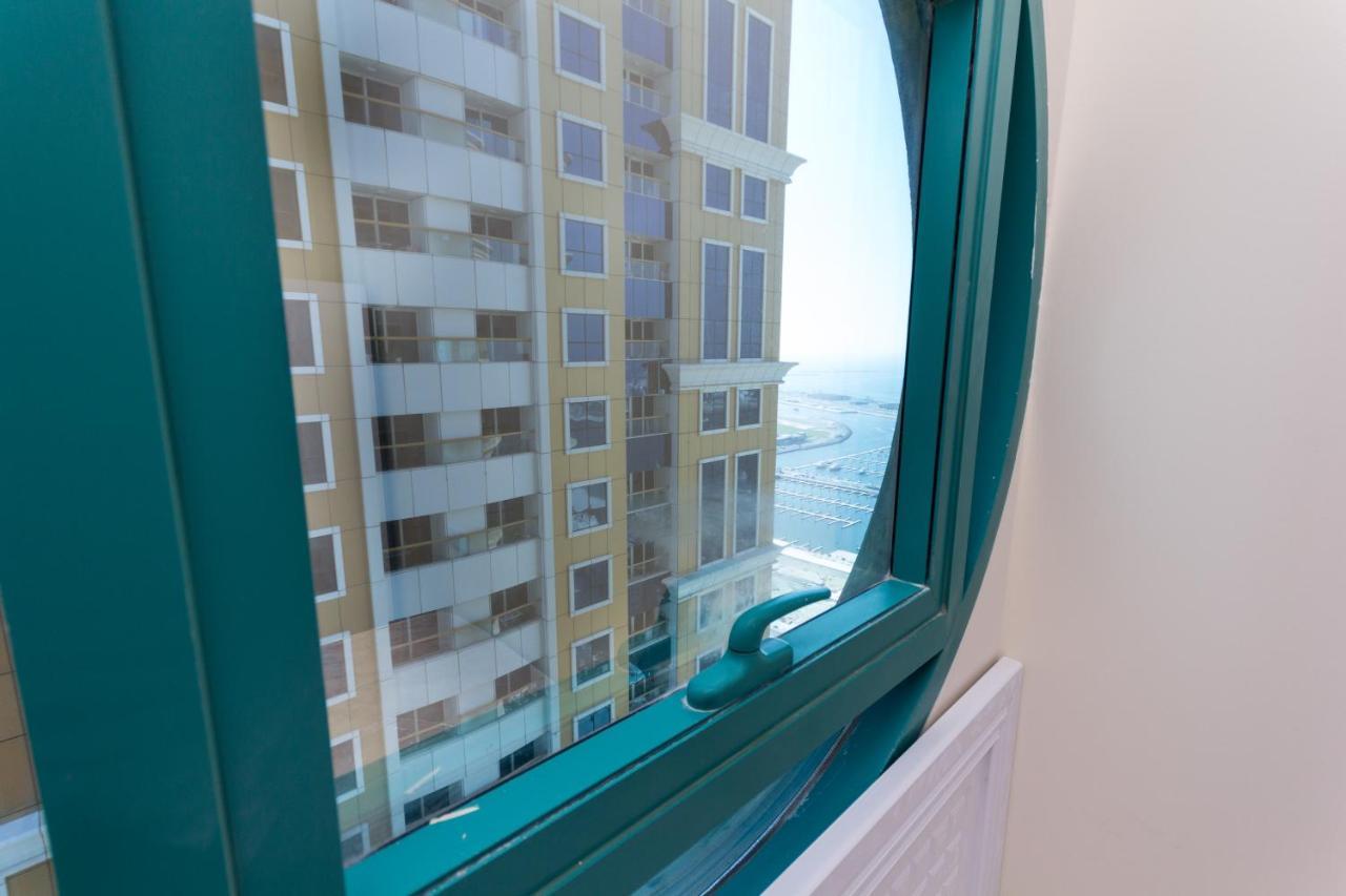Nice Single Rooms For "Girls" Only In Dubai, Marina Dış mekan fotoğraf