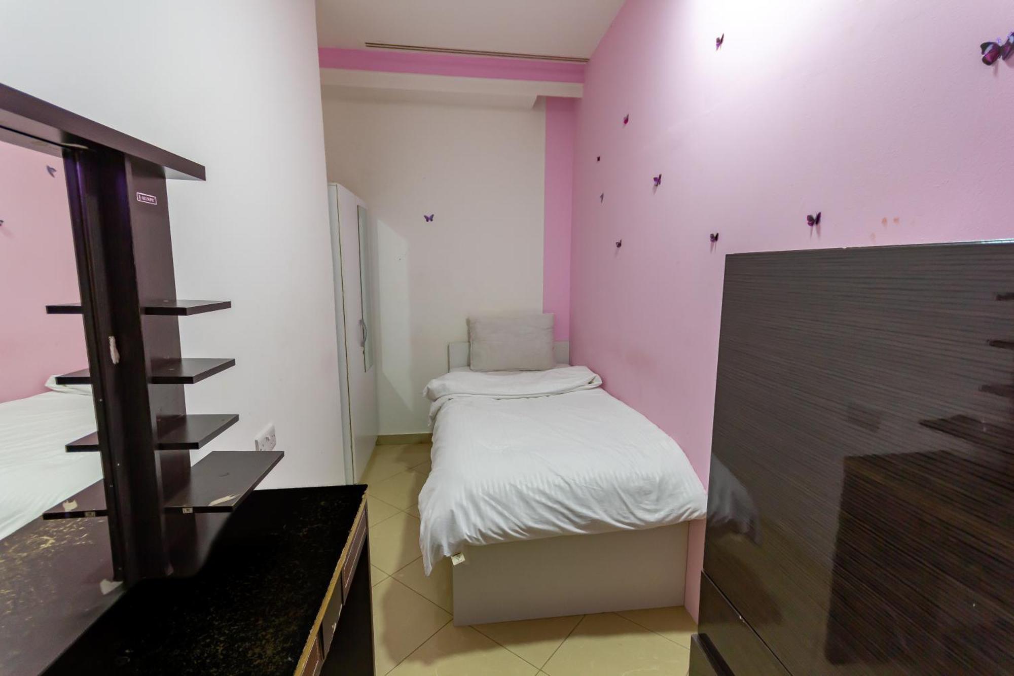 Nice Single Rooms For "Girls" Only In Dubai, Marina Dış mekan fotoğraf