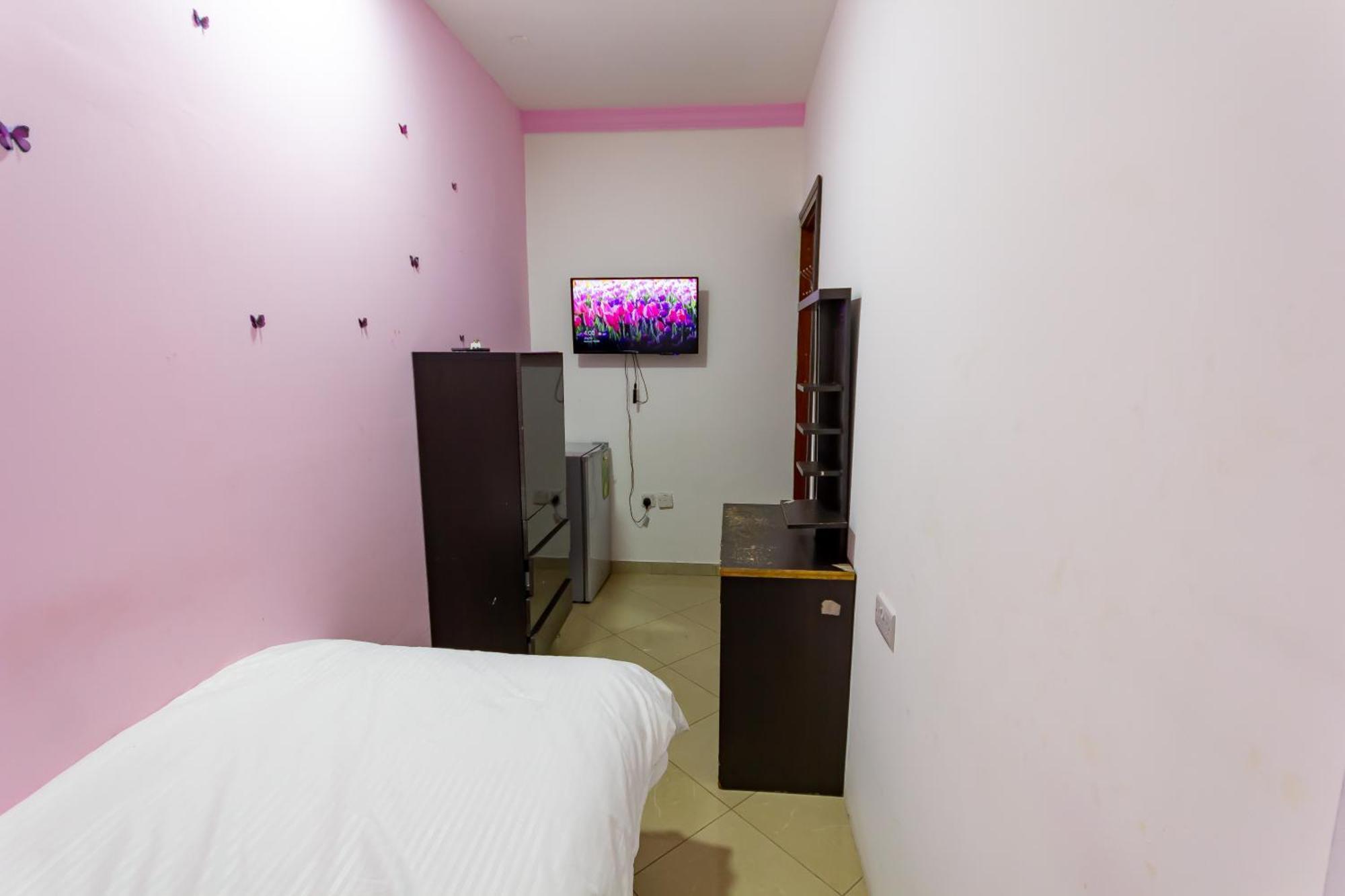 Nice Single Rooms For "Girls" Only In Dubai, Marina Dış mekan fotoğraf
