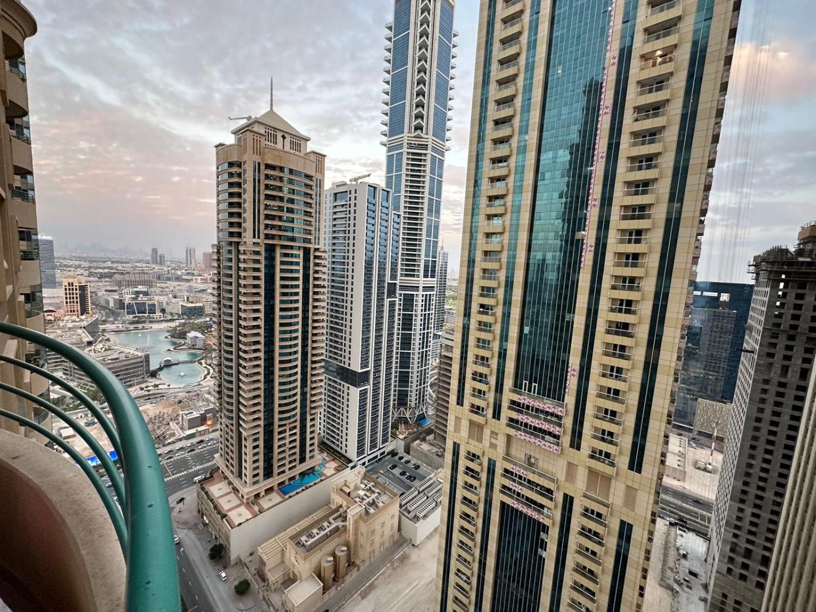 Nice Single Rooms For "Girls" Only In Dubai, Marina Dış mekan fotoğraf