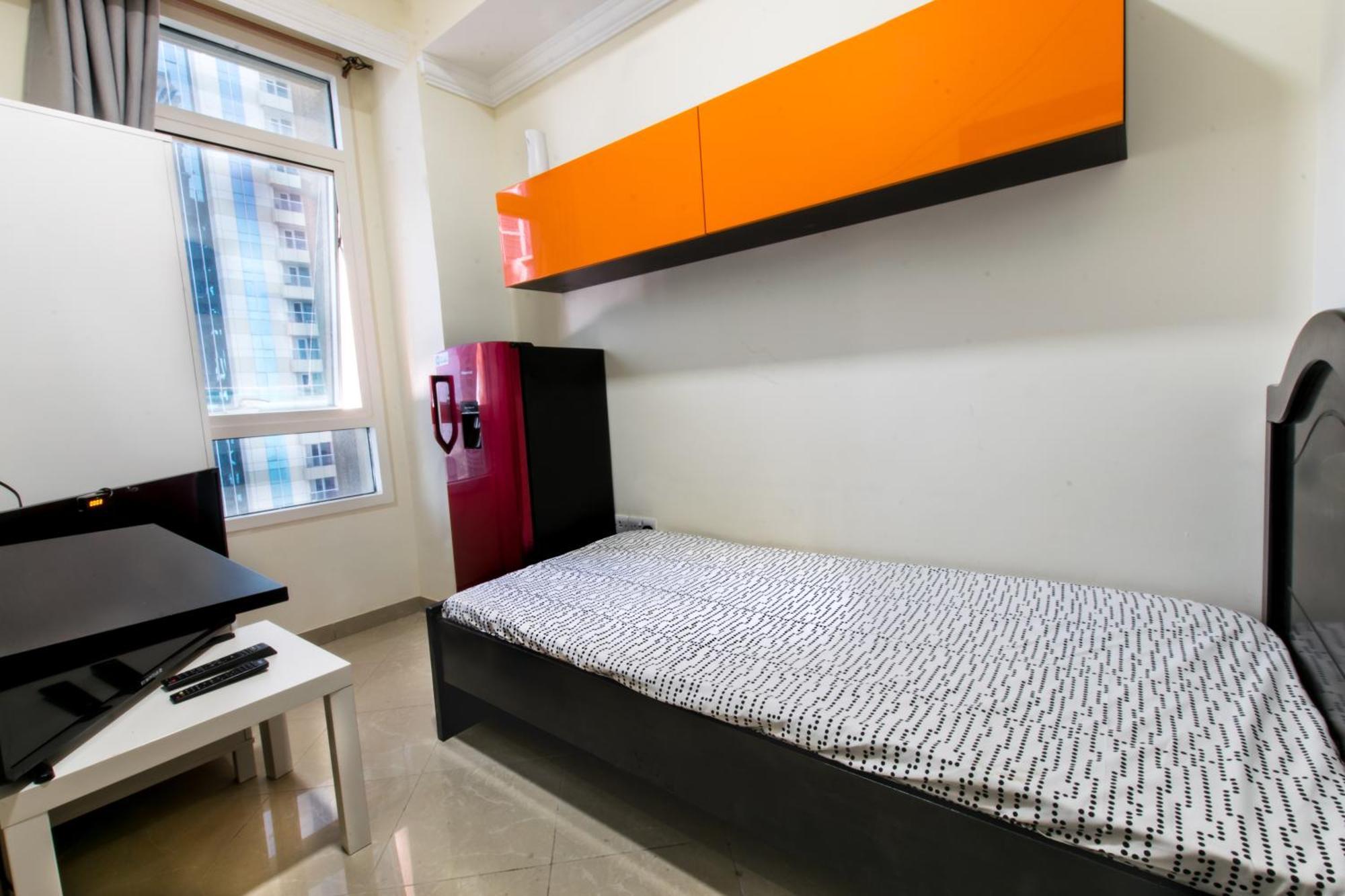 Nice Single Rooms For "Girls" Only In Dubai, Marina Dış mekan fotoğraf