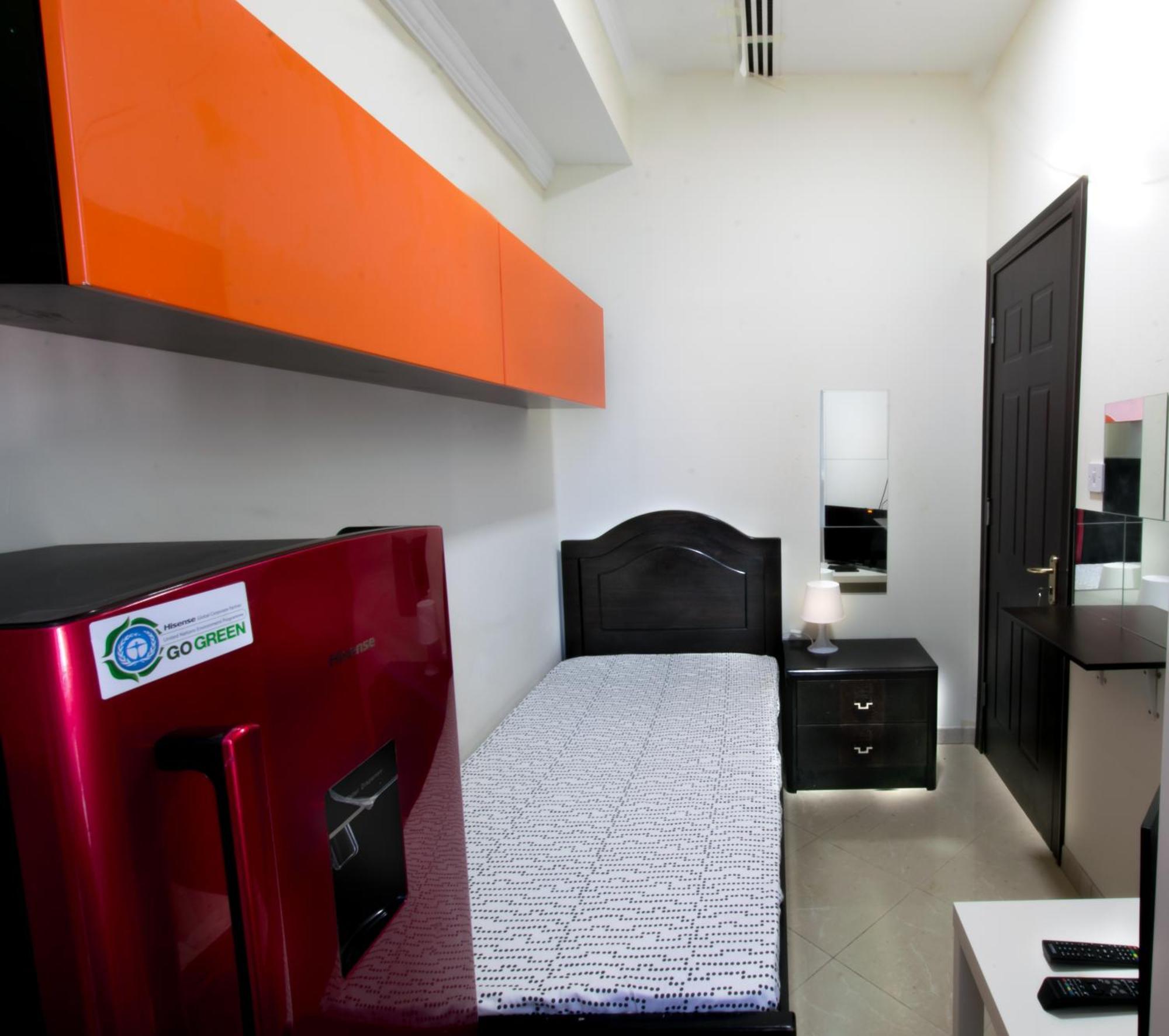 Nice Single Rooms For "Girls" Only In Dubai, Marina Dış mekan fotoğraf