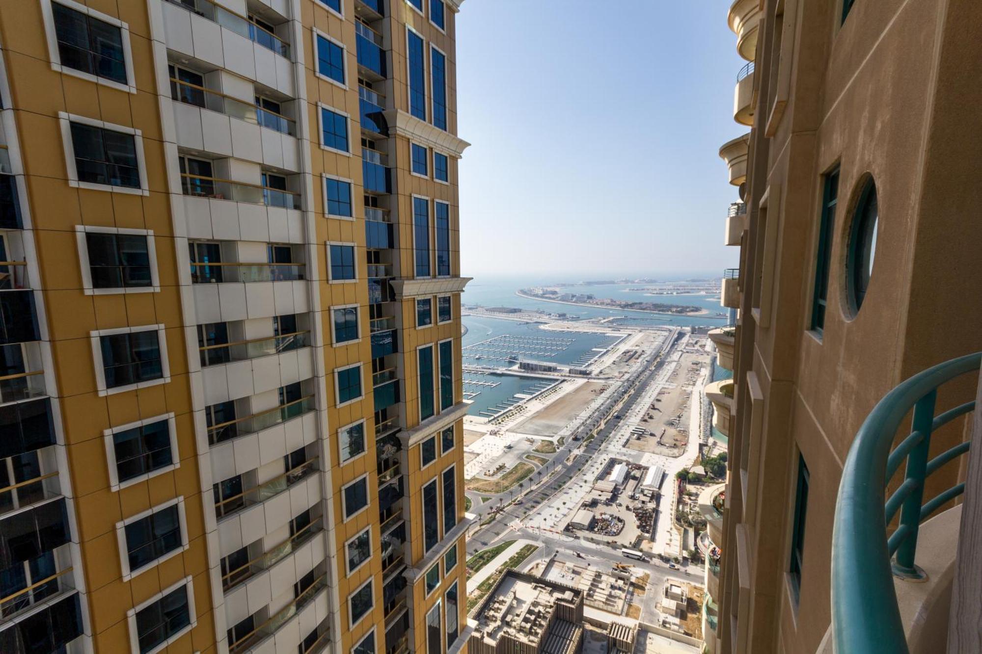 Nice Single Rooms For "Girls" Only In Dubai, Marina Dış mekan fotoğraf