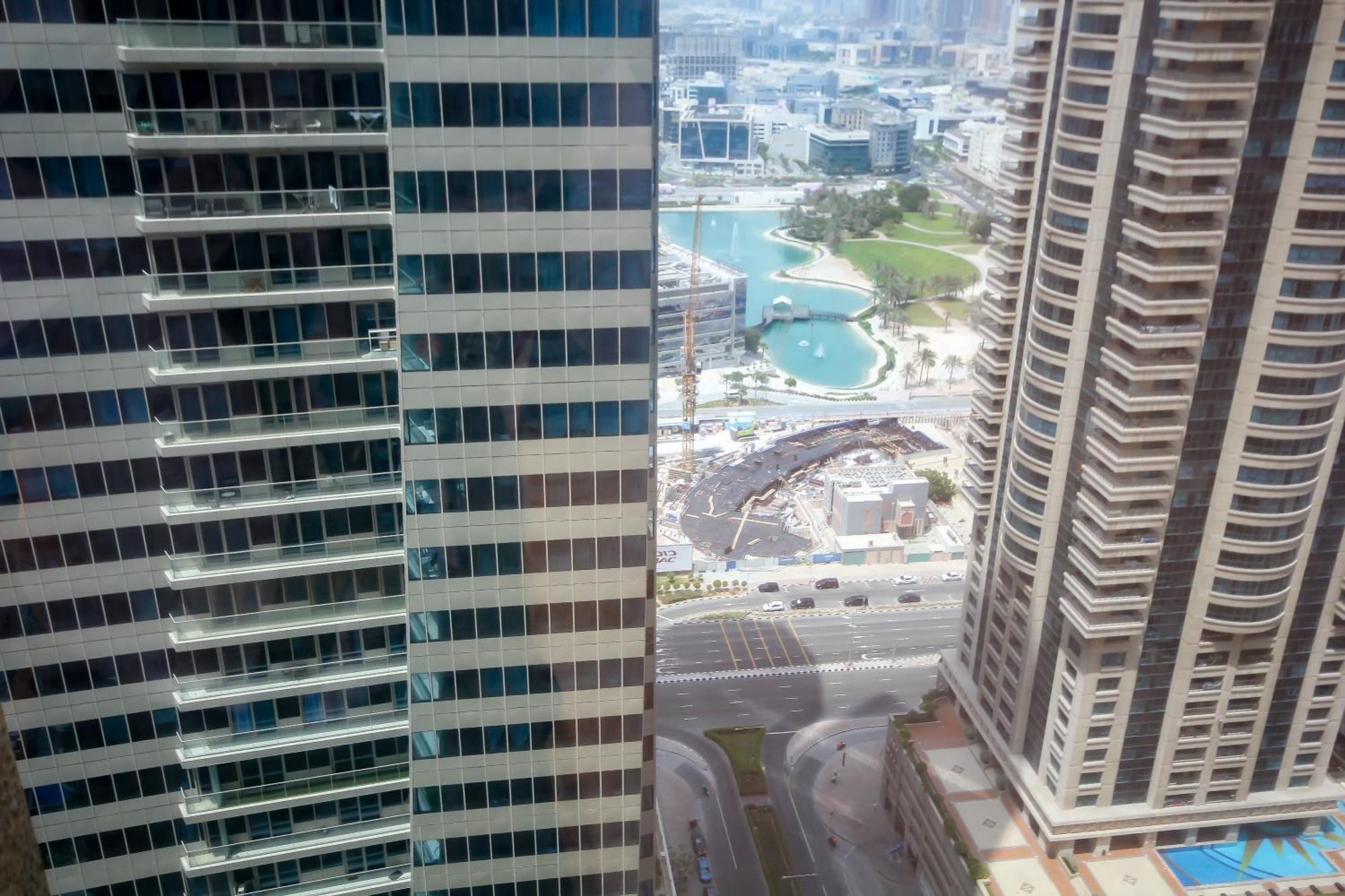 Nice Single Rooms For "Girls" Only In Dubai, Marina Dış mekan fotoğraf