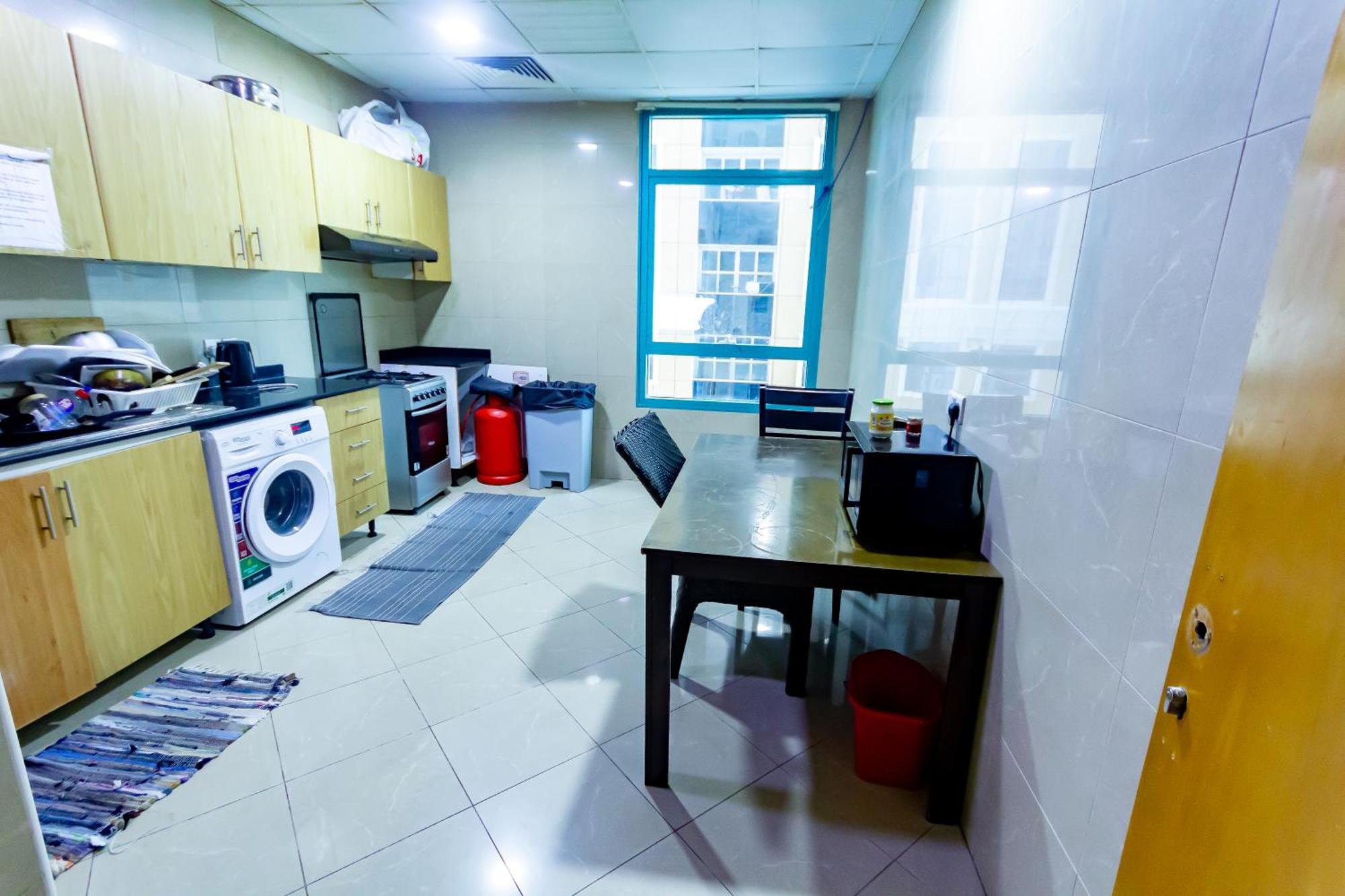 Nice Single Rooms For "Girls" Only In Dubai, Marina Dış mekan fotoğraf