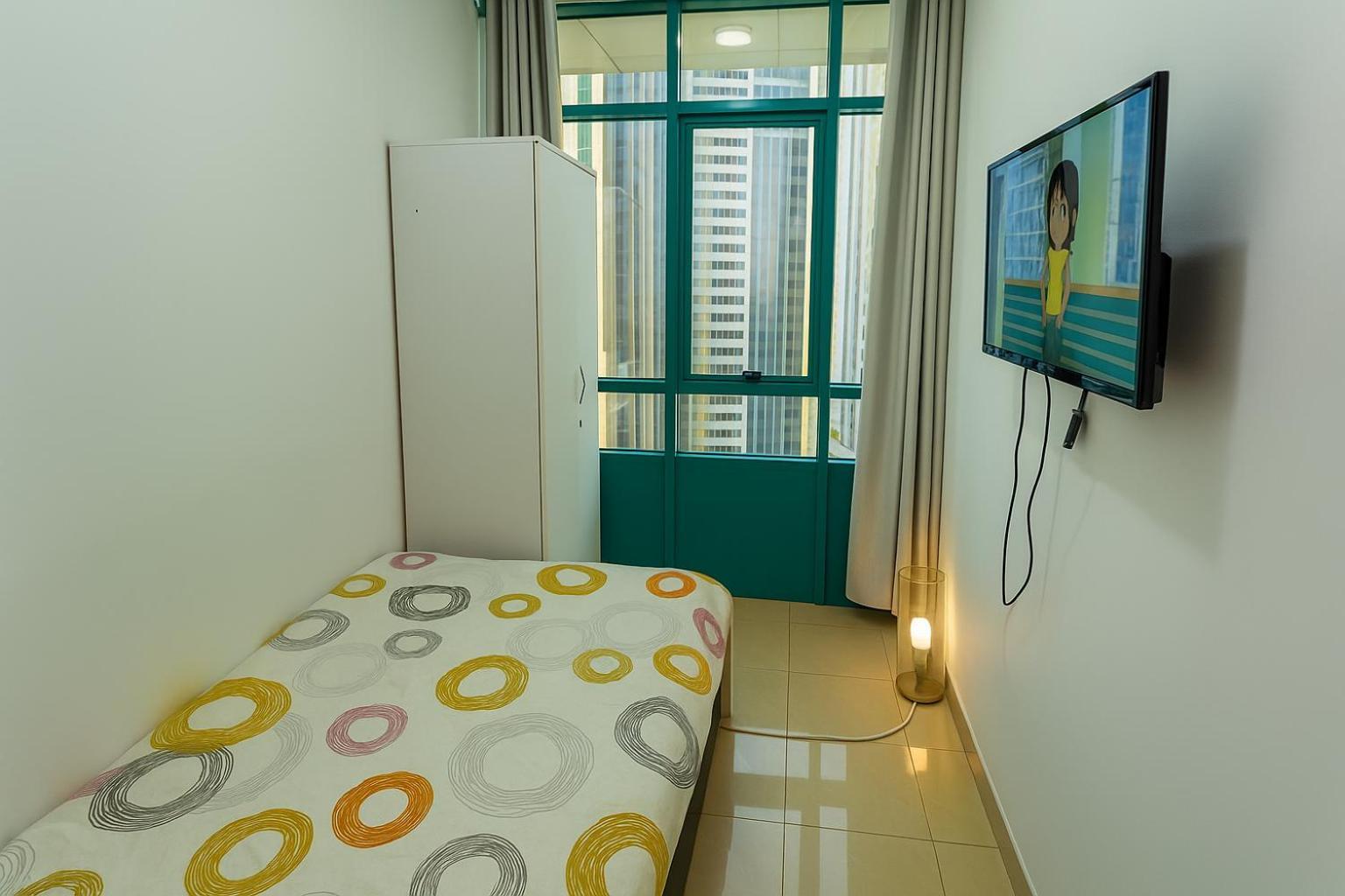 Nice Single Rooms For "Girls" Only In Dubai, Marina Dış mekan fotoğraf