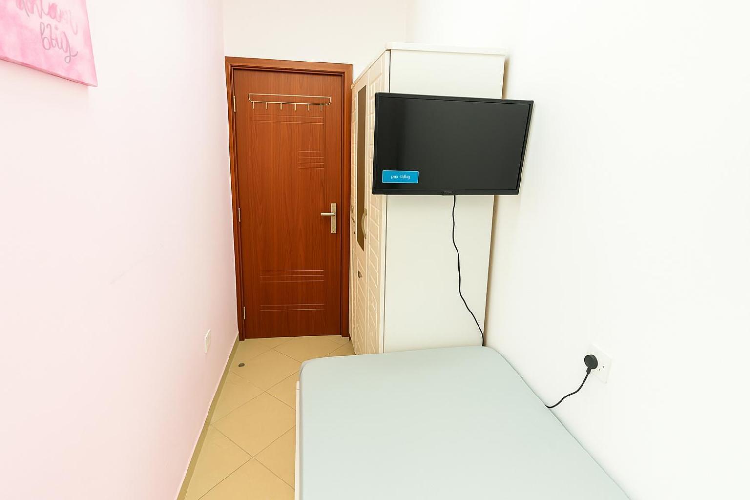 Nice Single Rooms For "Girls" Only In Dubai, Marina Dış mekan fotoğraf