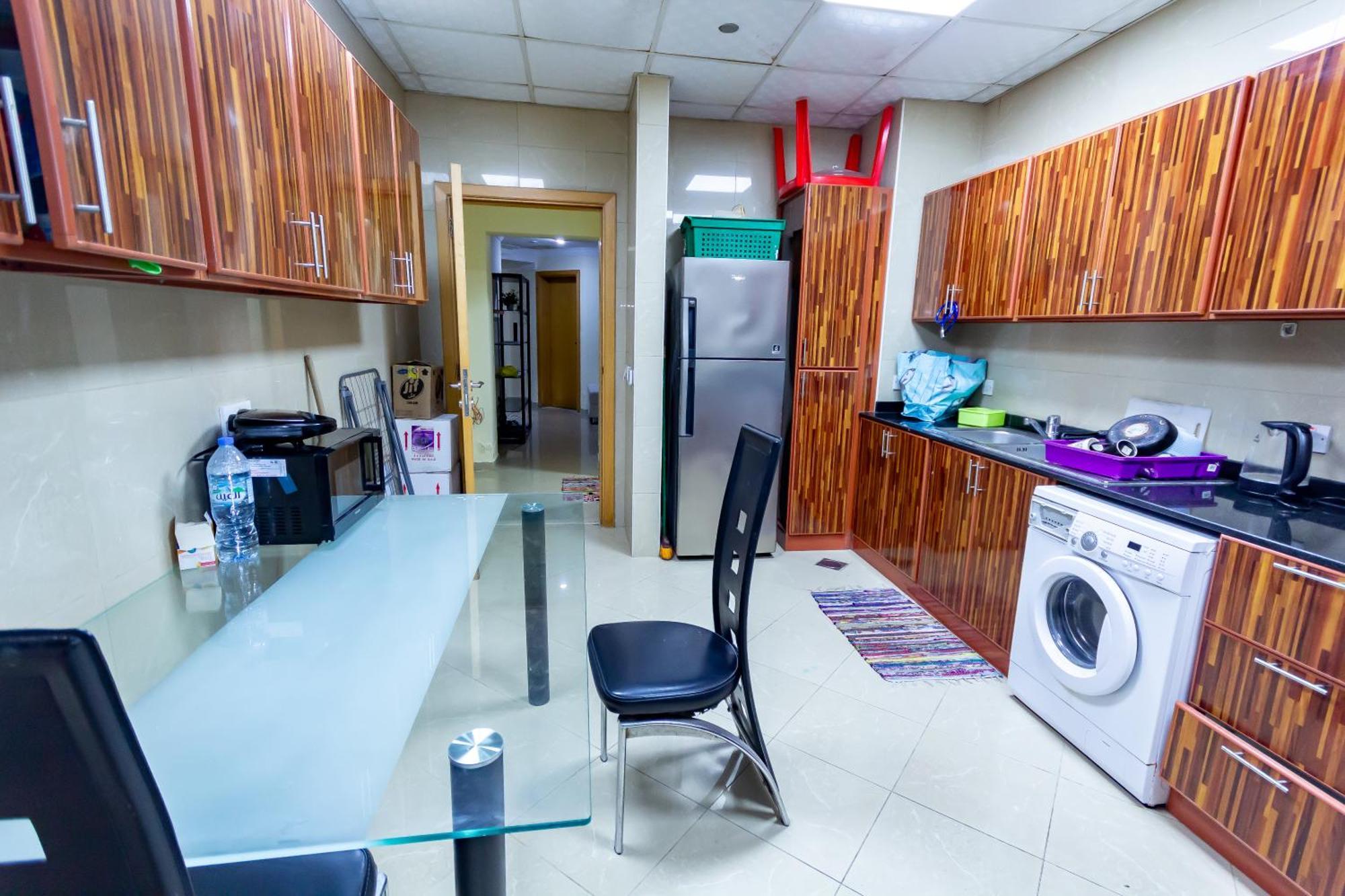 Nice Single Rooms For "Girls" Only In Dubai, Marina Dış mekan fotoğraf