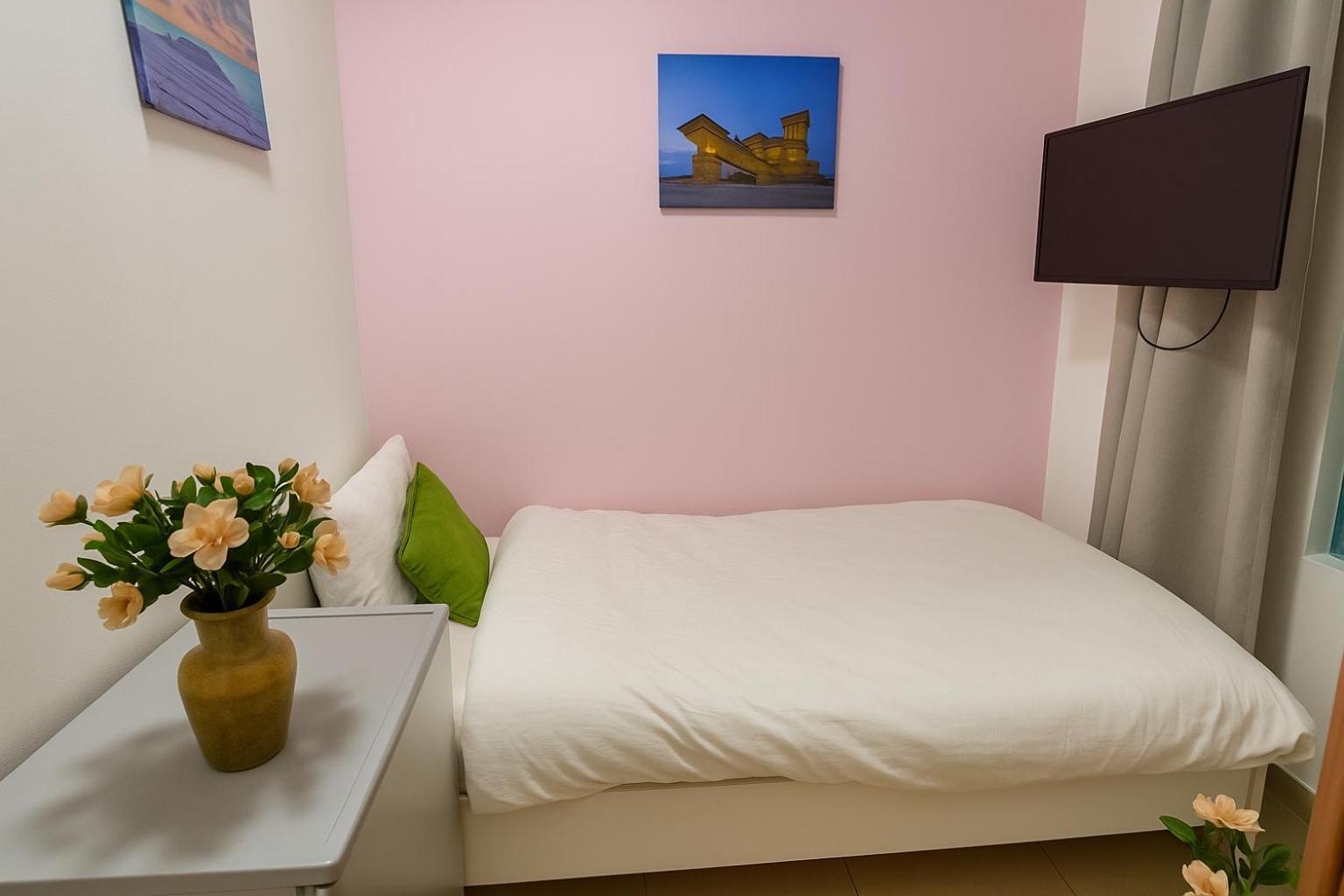 Nice Single Rooms For "Girls" Only In Dubai, Marina Dış mekan fotoğraf