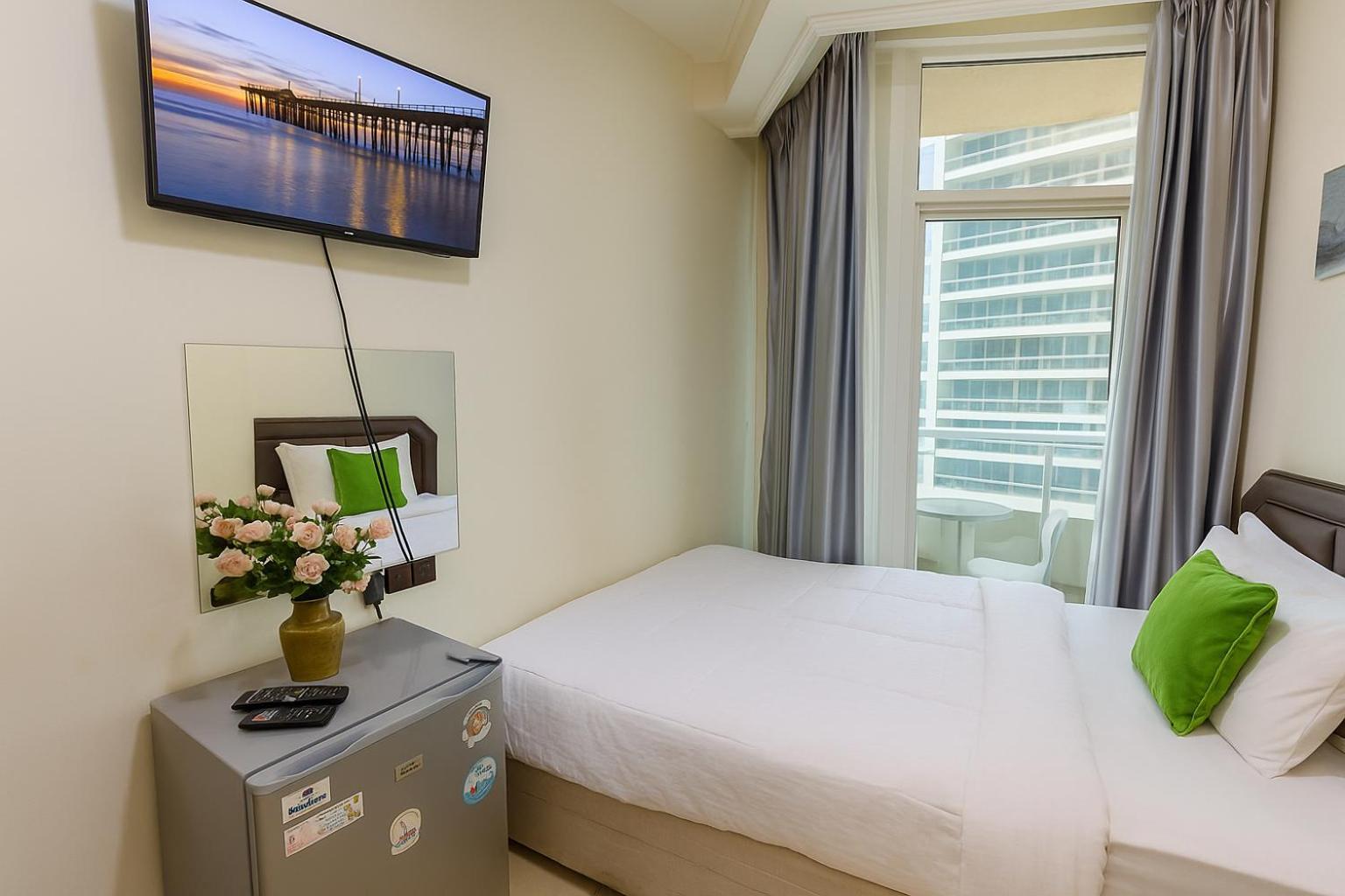 Nice Single Rooms For "Girls" Only In Dubai, Marina Dış mekan fotoğraf