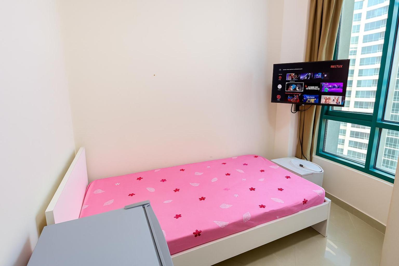 Nice Single Rooms For "Girls" Only In Dubai, Marina Dış mekan fotoğraf