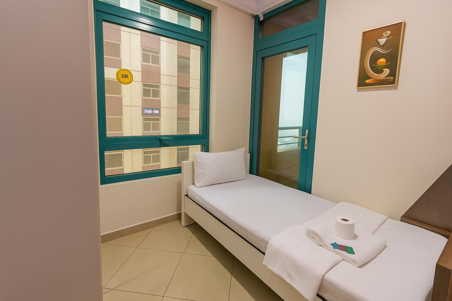 Nice Single Rooms For "Girls" Only In Dubai, Marina Dış mekan fotoğraf