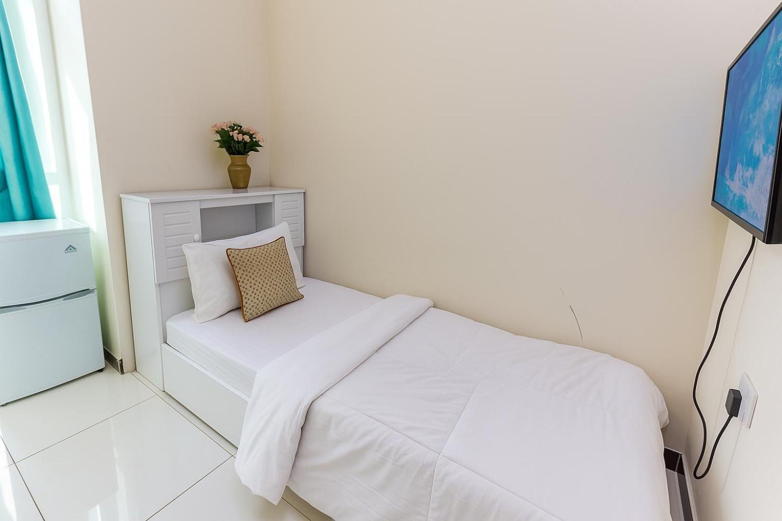 Nice Single Rooms For "Girls" Only In Dubai, Marina Dış mekan fotoğraf