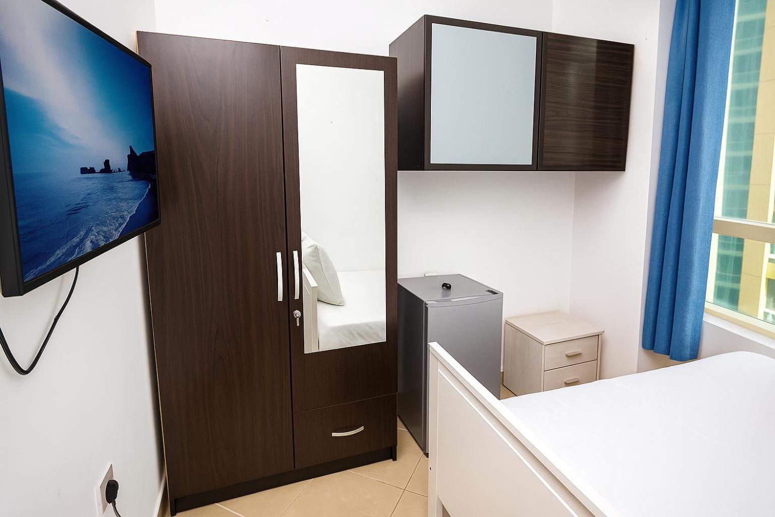 Nice Single Rooms For "Girls" Only In Dubai, Marina Dış mekan fotoğraf